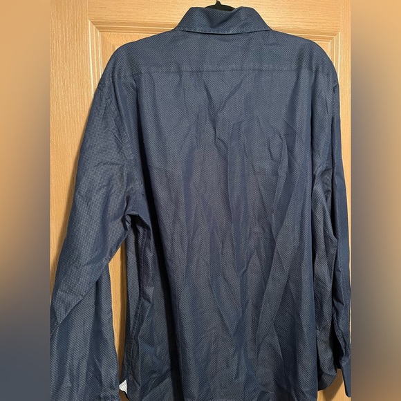 Men's Slim Fit Spread Collar Dress Shirt - Picture 16 of 16